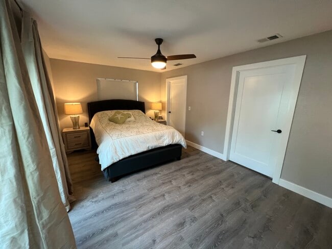 Building Photo - 652 Glenview Dr