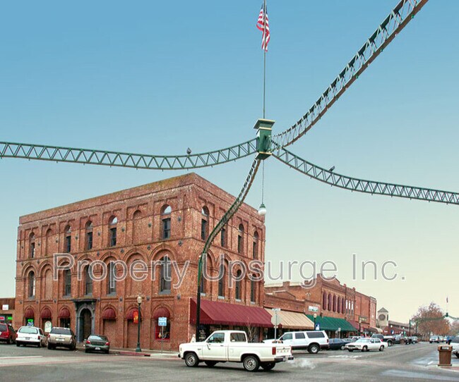 Building Photo - 1340 Hobart Dr