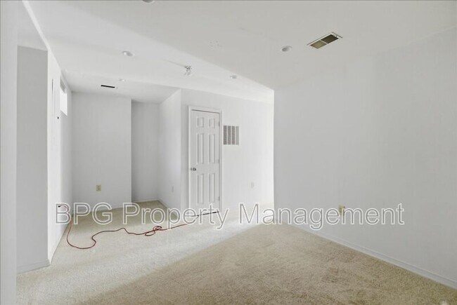 Building Photo - 522 Breckinridge Square SE