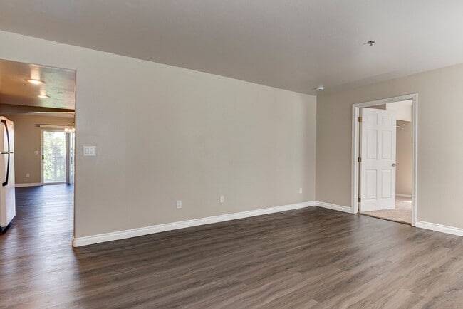 Building Photo - 2 Bed 1 Bath Condo with an Office!