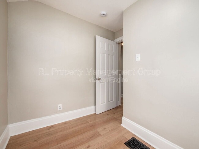 Building Photo - 439 Eldridge Ave