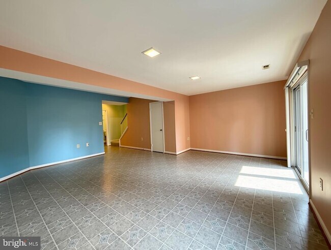 Building Photo - 5406 New London Dr