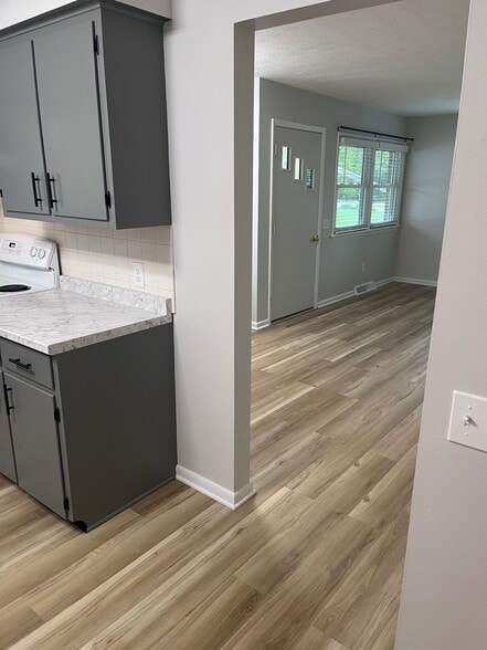 Kitchen leading into living room - 3300 Twin Hills St NW