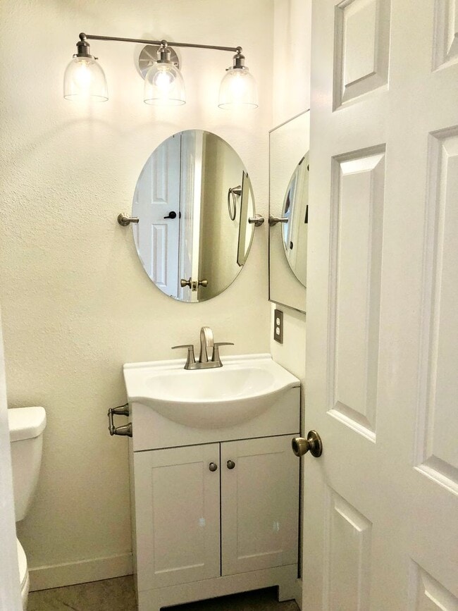 Building Photo - Sweet Single-Story, Completely Detached, in the Picturesque Fallbrook Village HOA Community!