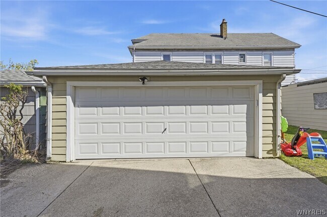 Building Photo - 226 Tacoma Ave