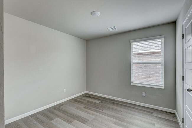 Building Photo - Brand New 4 Bed For Lease in Sara Park