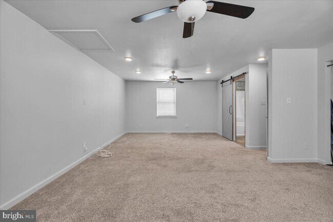 Building Photo - 318 10th St