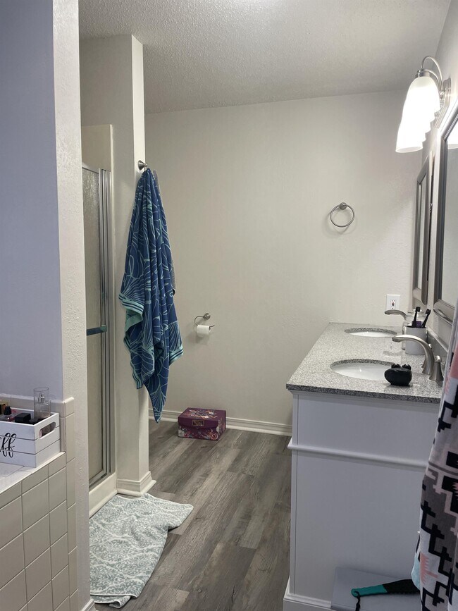 Building Photo - 2212 Peachwood Ct