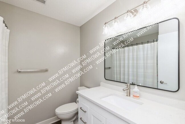 Building Photo - 513 NW 9th St