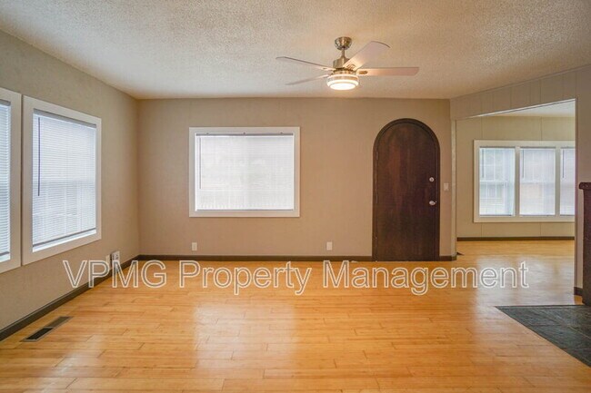 Building Photo - 2901 Fruit Valley Rd