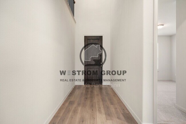 Building Photo - 912 Alberta Spruce Rd