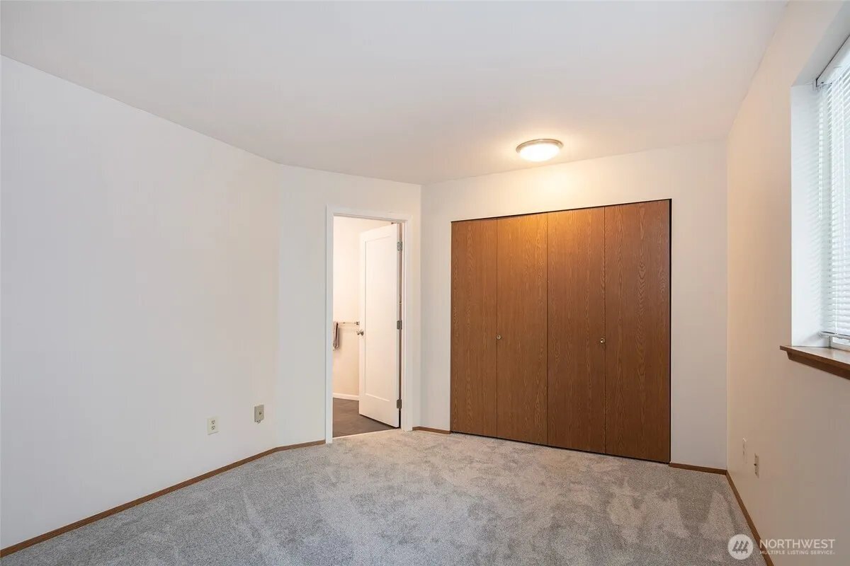 Building Photo - 9741 Woodlawn Ave N