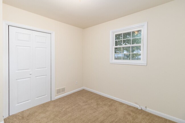 Building Photo - CITY OF FREDERICKSBURG 3 BEDROOM HOME FOR RENT