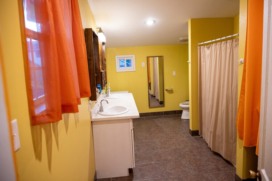 Building Photo - 1116 Mandeville St