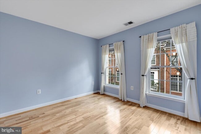 Building Photo - 427 Park Ave