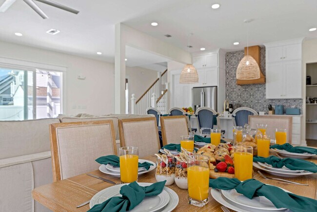 Building Photo - 4456 Luke Ave