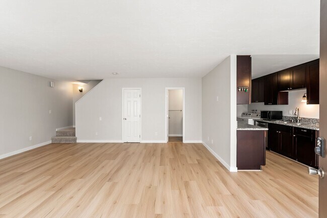 Building Photo - 6908 Camphor Ln