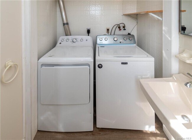 Building Photo - 8 Herman Ave