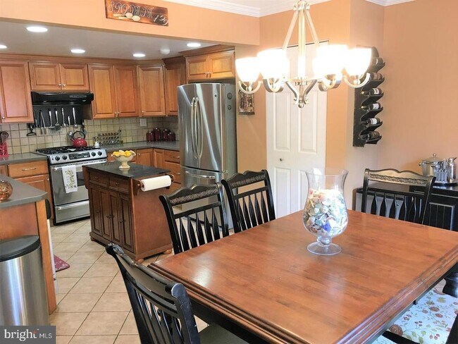 Building Photo - 1127 Thackary Ct