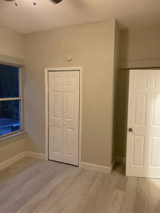 Building Photo - CHARMING 2 BEDROOM 1 BATH APARTMENT HOME - $500 OFF FIRST MONTH RENT!