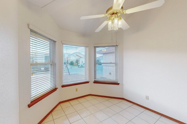 Building Photo - Charming 3 bedroom 2 bath home in Northeas...
