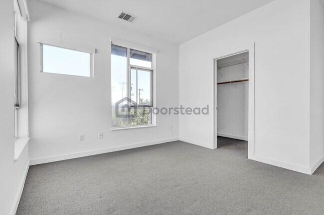 Building Photo - 6 South Ct