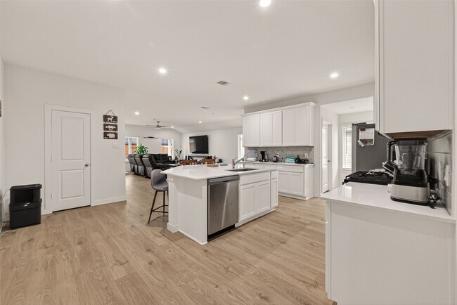Building Photo - 30518 White Cliff Ct