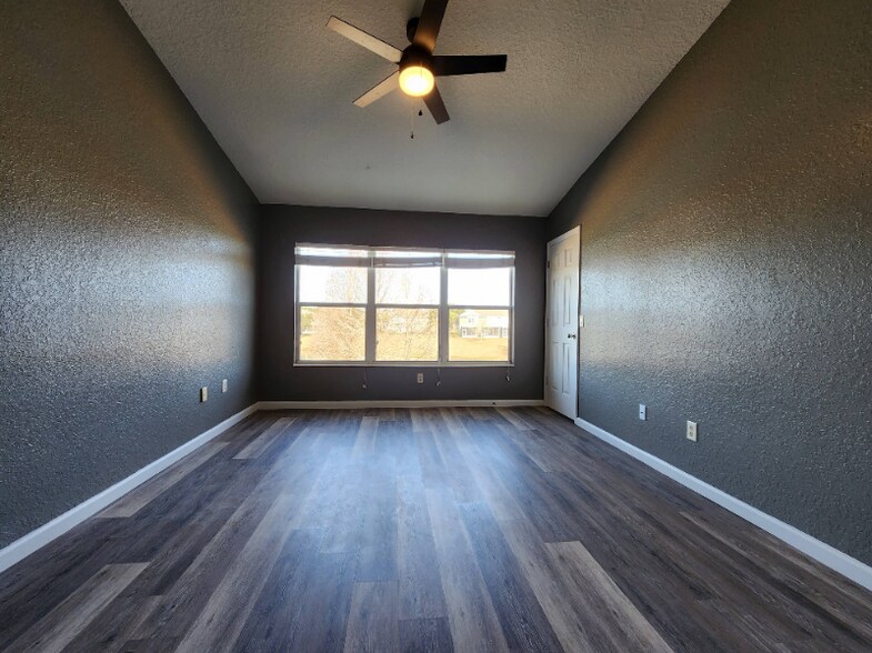 Building Photo - 4962 SW 45th Cir