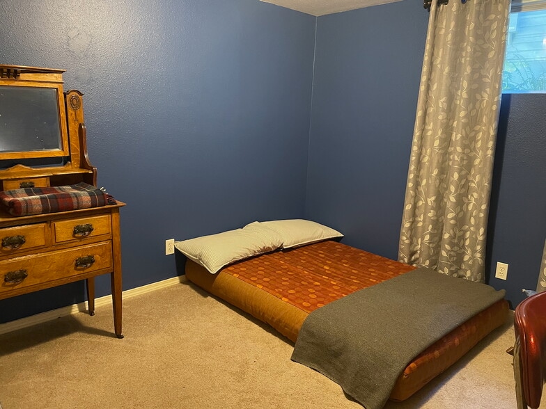 Building Photo - 4041 E Burnside St