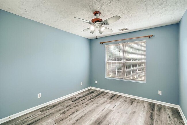 Building Photo - 615 Chandon Way