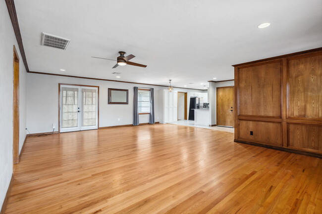 Building Photo - 10001 Ridgeview Dr