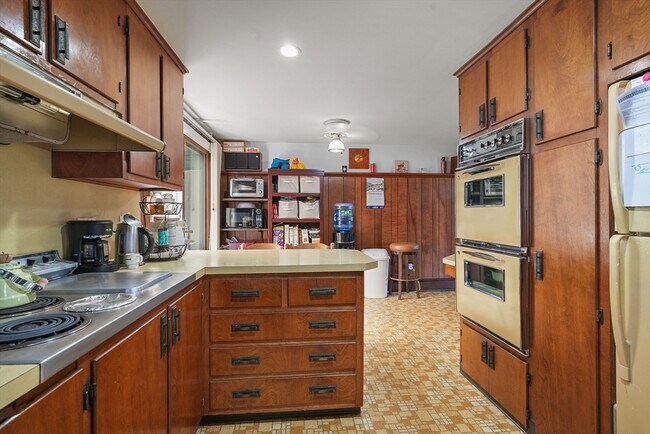 Building Photo - 26 Melanie Cir