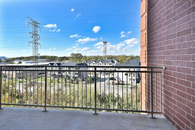 Building Photo - Bright & Spacious Condo in Great Location!