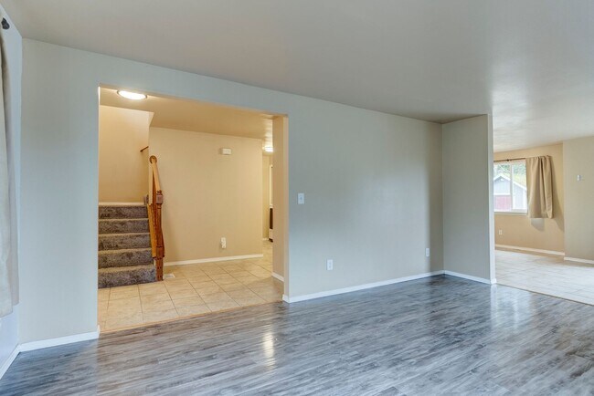 Building Photo - Charming Admirals Cove Home with Bonus Roo...