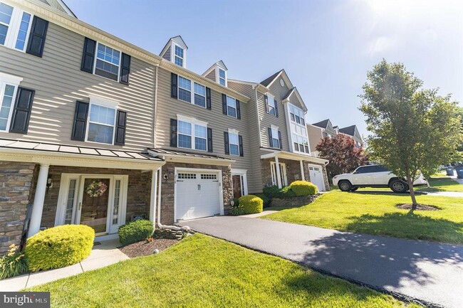 Primary Photo - 218 Tall Trees Cir