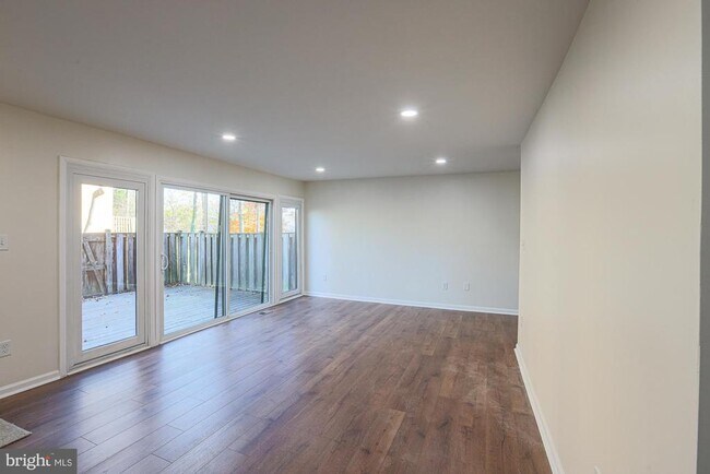 Building Photo - 6331 Red Cedar Pl