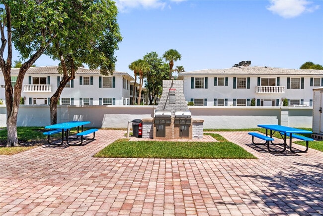 Building Photo - 2151 NE 68th St