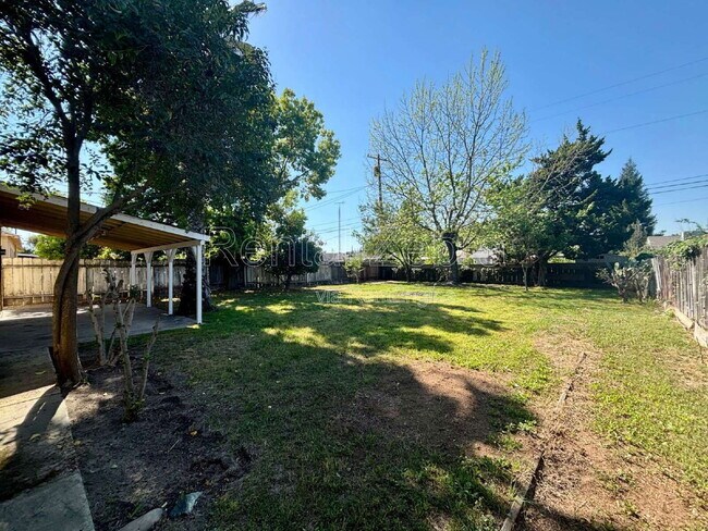 Building Photo - 1531 Marguerite St