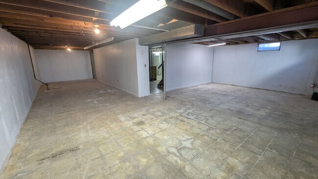 Building Photo - 1750 W 54th St