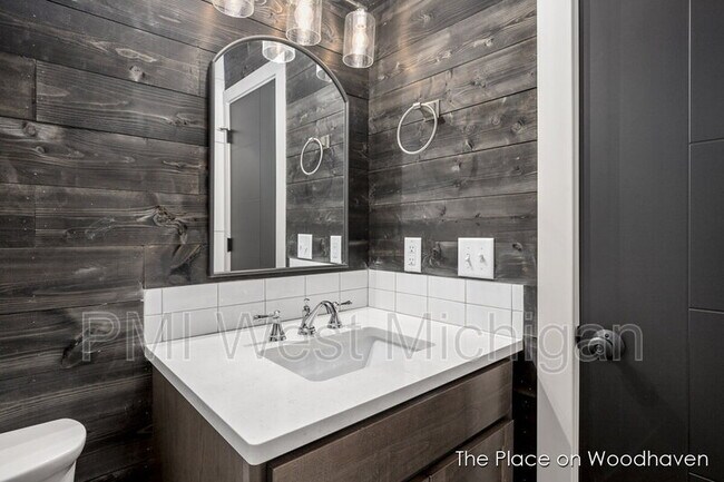 Building Photo - 8428 Woodhaven Dr SW