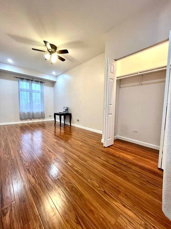 Building Photo - 2427 N Clybourn Ave