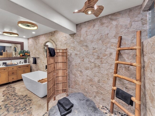 Building Photo - Oceanfront Estate: The Honolii Hale
