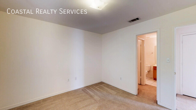 Building Photo - 895 Silverwood