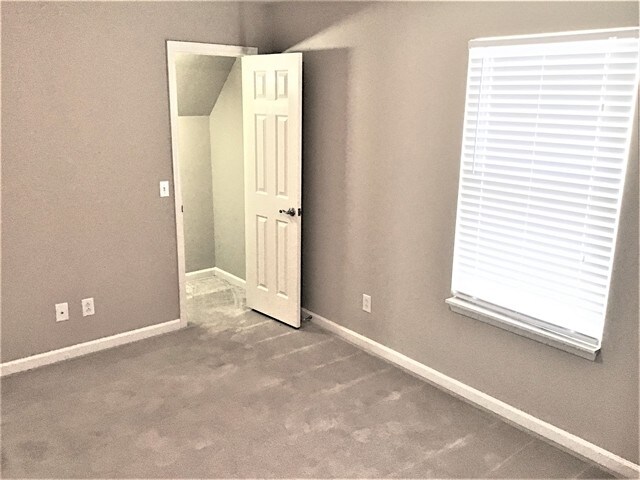 Building Photo - 6544 Broken Bow Dr