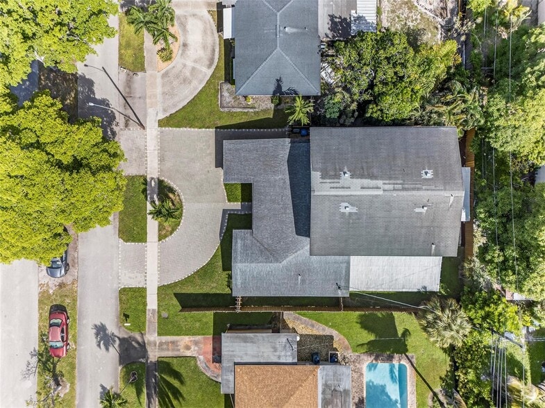 Building Photo - 2012 NW 12th Ave