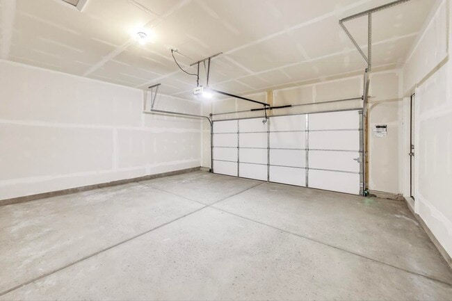 Building Photo - 6443 Juniper Dr