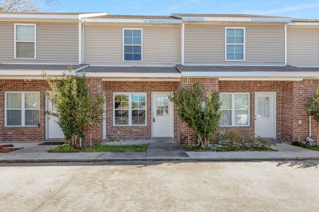 Primary Photo - 3 Bedroom 2 Bathroom Lafayette Townhome fo...