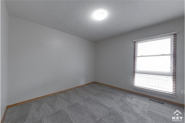 Building Photo - 2807 W Maxwell Ave