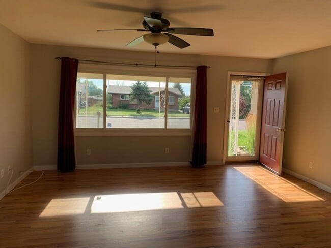 Building Photo - Beautiful 4 Bedroom Quad Level Located in Buffalo Ridge!!!!