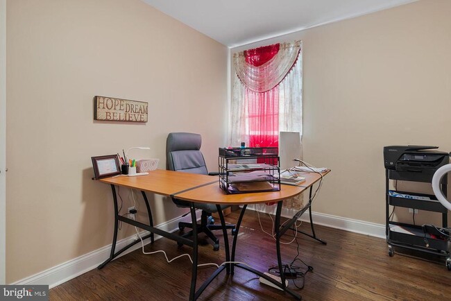 Building Photo - 2874 Tolbut St